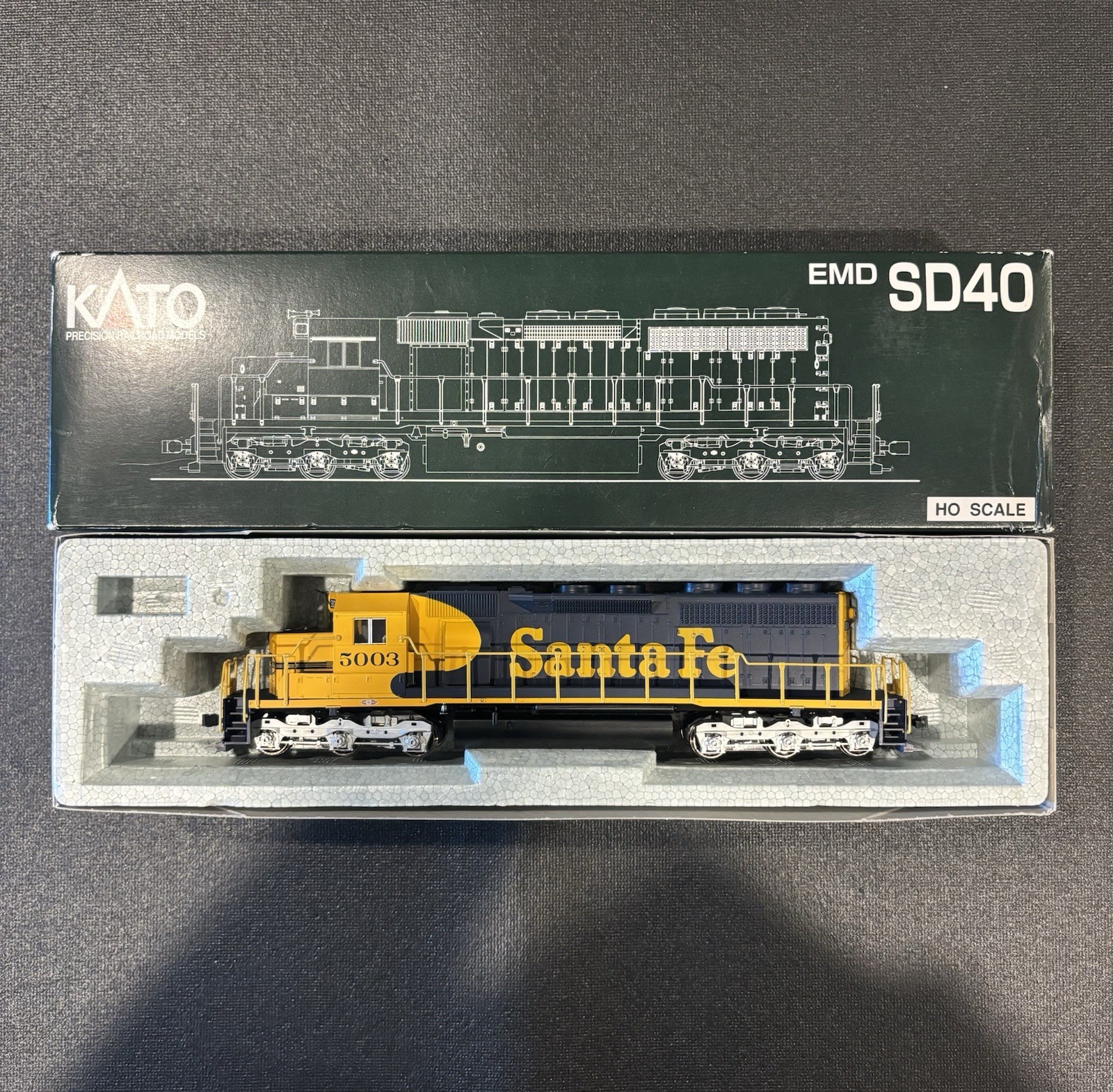 HO Scale KATO 37-6327 ATSF Santa Fe EMD SD40 Diesel Locomotive #5003