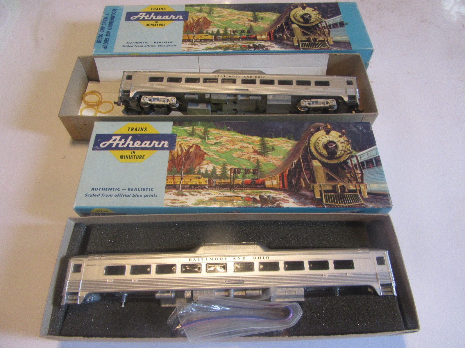 2 HO scale Athearn B&O RDC’s. 1 powered, 1 dummy. new rubber bands included.