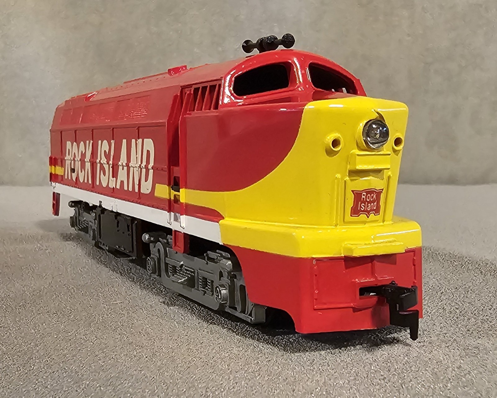 TYCO HO Rock Island Railroad Sharknose Diesel Locomotive