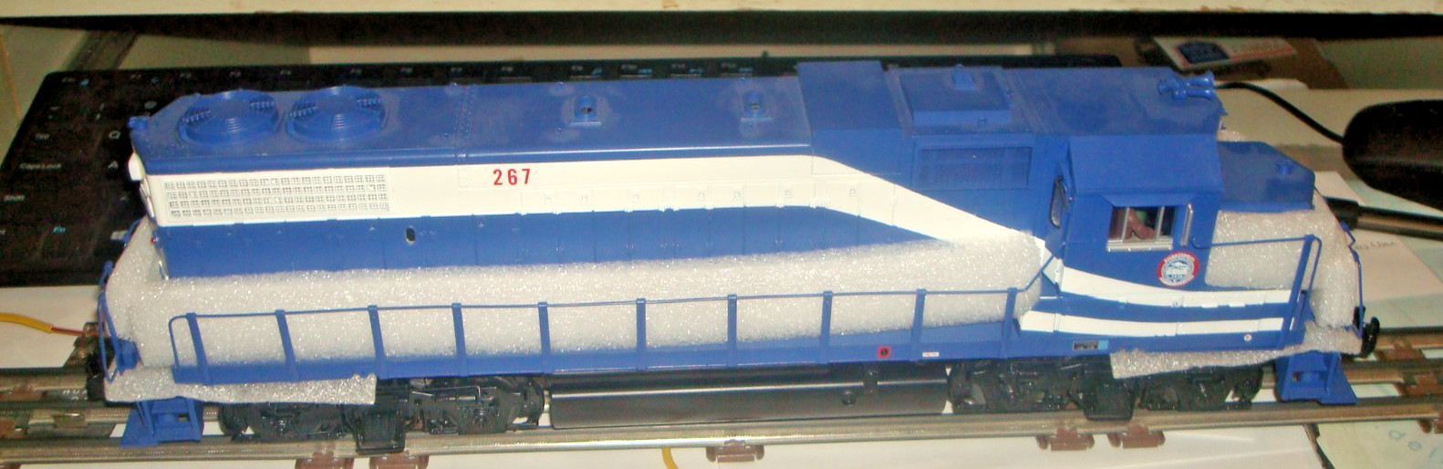 MTH. RAIL KING. LONG ISLAND . GP38-2 DIESEL ENGINE # 267. ITEM 20-20396-1