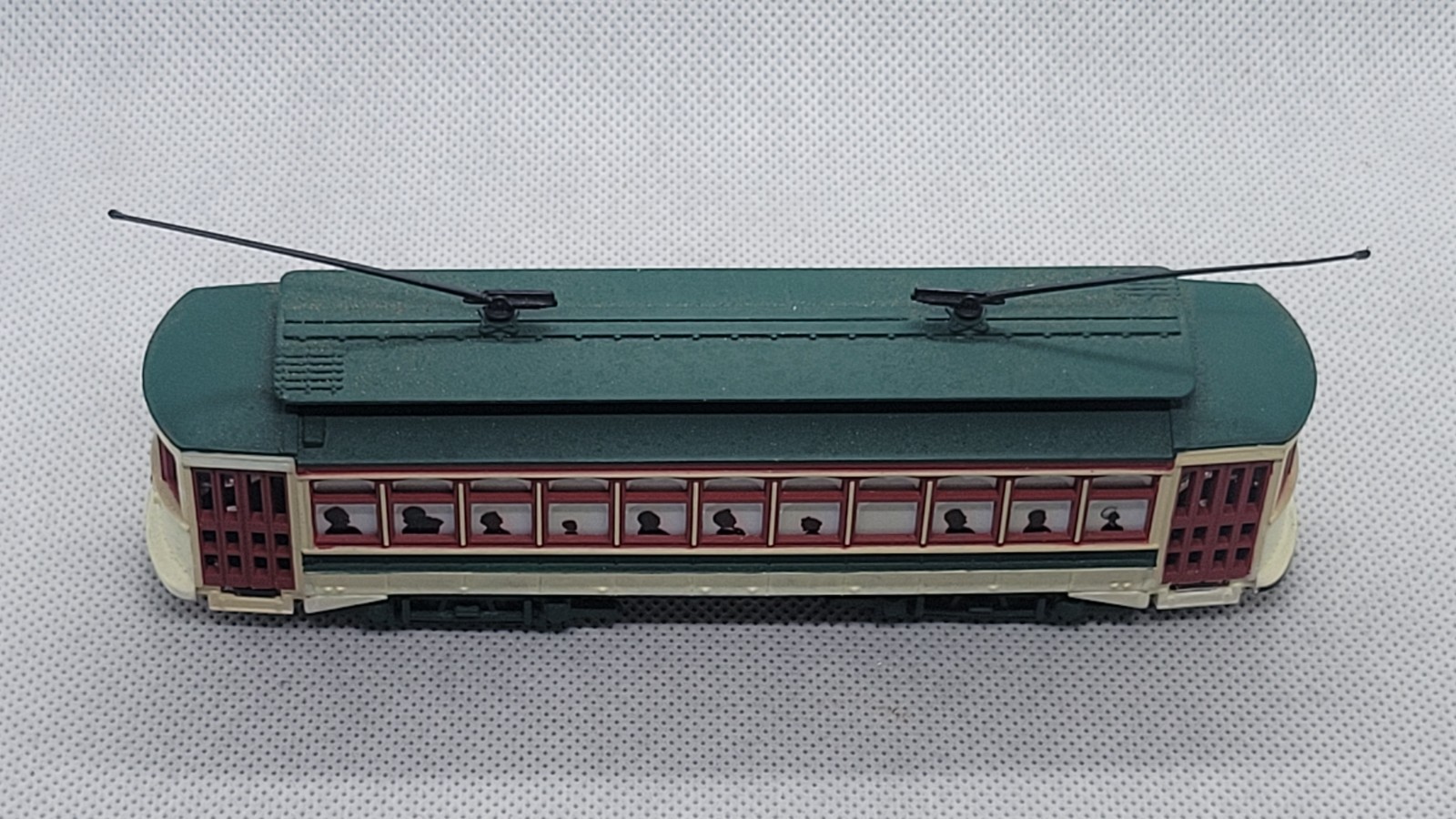 Bachmann Brill Trolley HO Christmas Trolley Car Motorized w/Lights #61040
