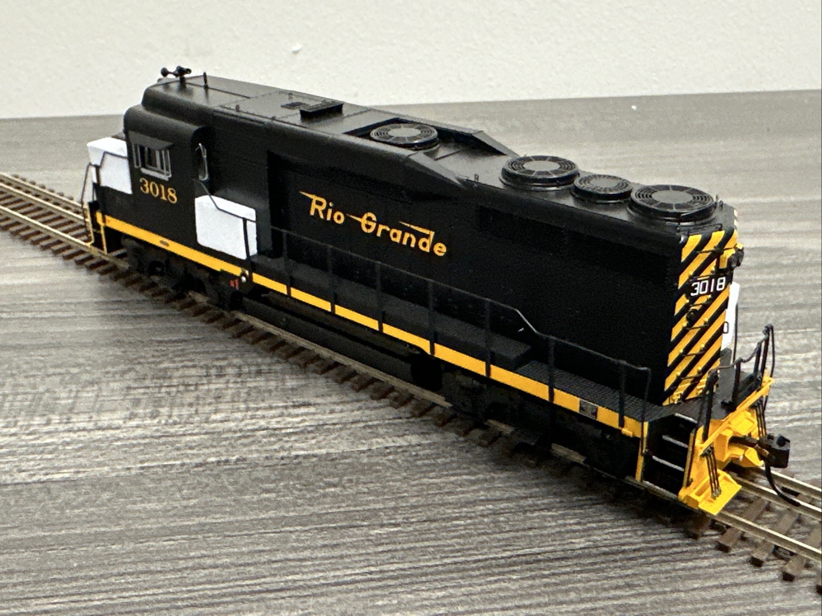Broadway Limited HO #9571 EMD GP30 Locomotive D&RGW #3018 DCC Rdy NIB – CC