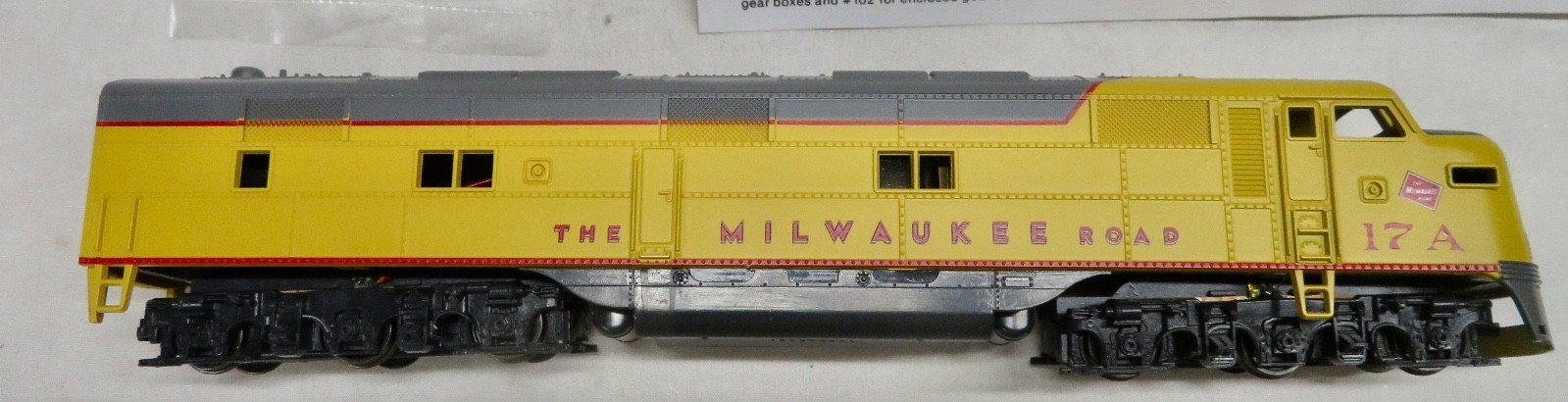 CON-COR – HO EMD E-7A – 17A – Milwaukee Rd – Powered DBL HDLT #0015-002331 – New