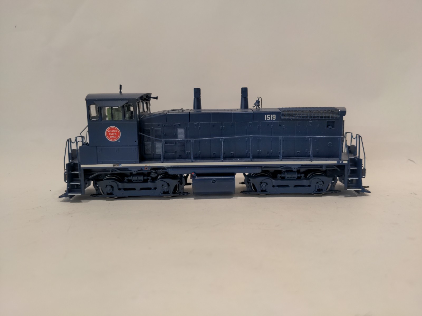 Athearn HO Missouri Pacific #1519 SW1500 Diesel Locomotive Switcher 95846
