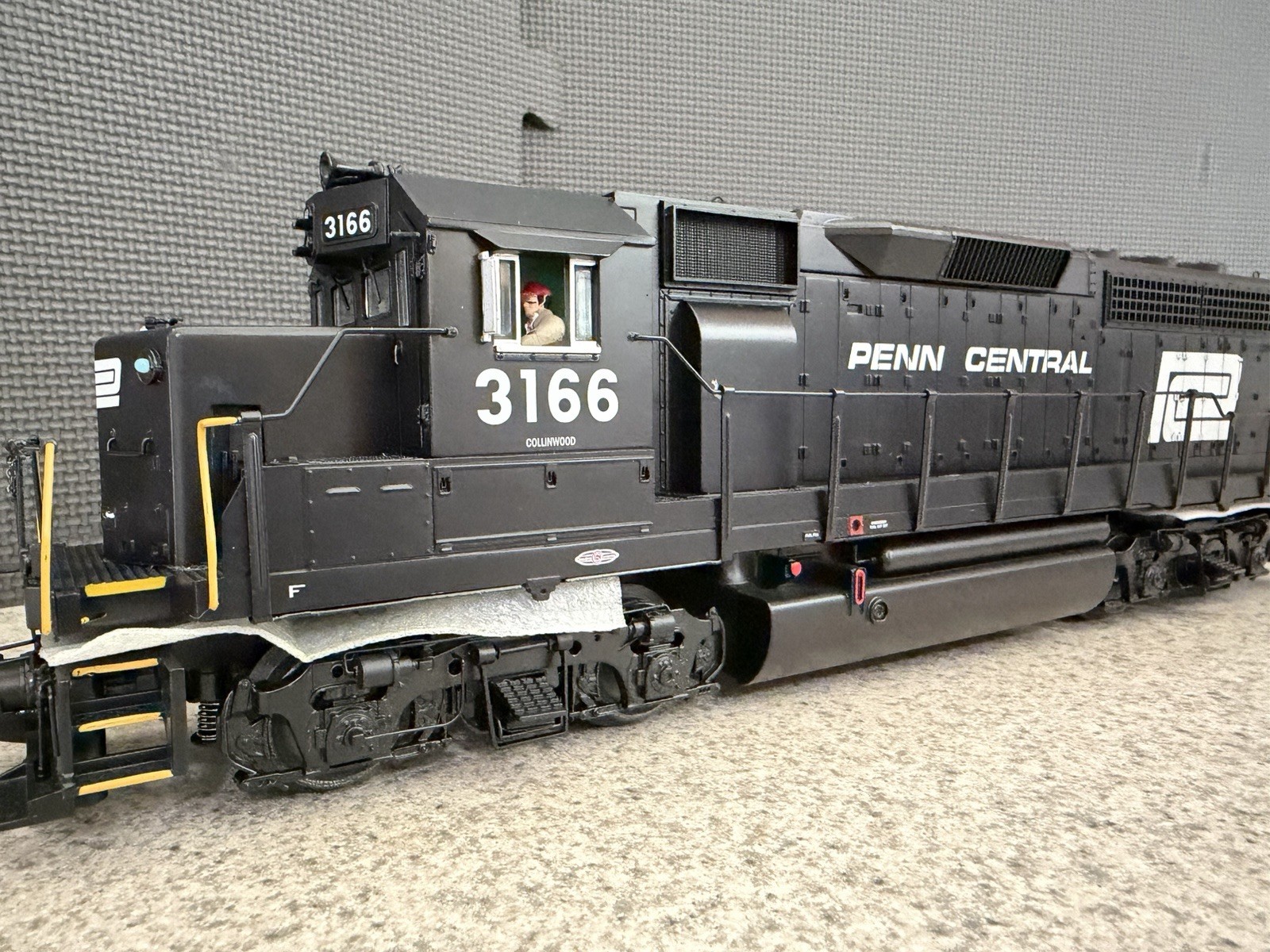 **NEW** Atlas O Premier GP40 Penn Central #3166 O Gauge Digital 3-Rail 30138022