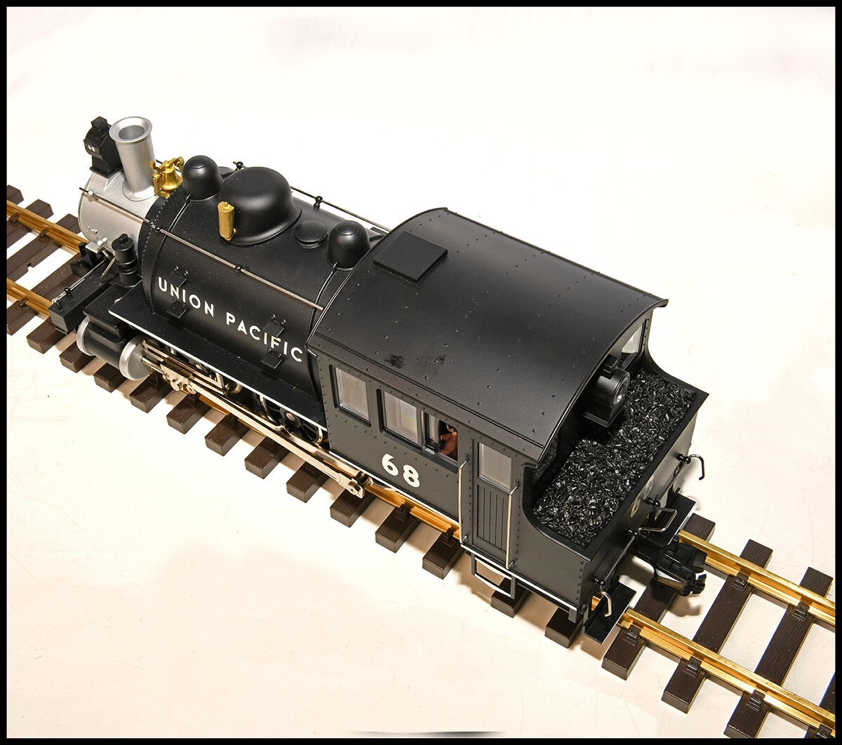 USA TRAINS DOCKSIDE SWITCHER R20053 – Union Pacific 68