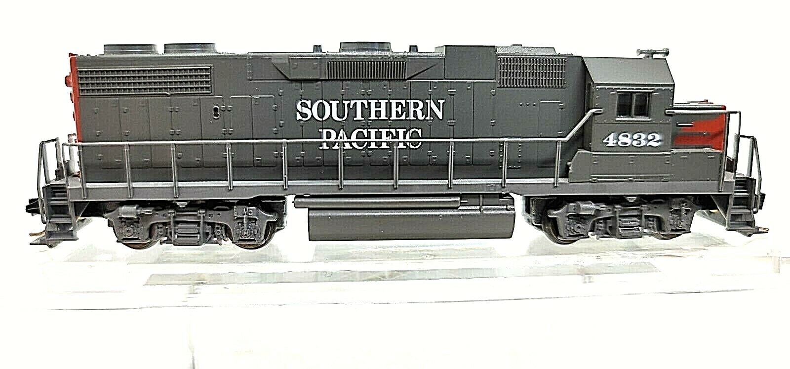 N Kato 176-019 EMD GP38/GP38-2 Southern Pacific Loco #4832 (Tested knuc cplrs)