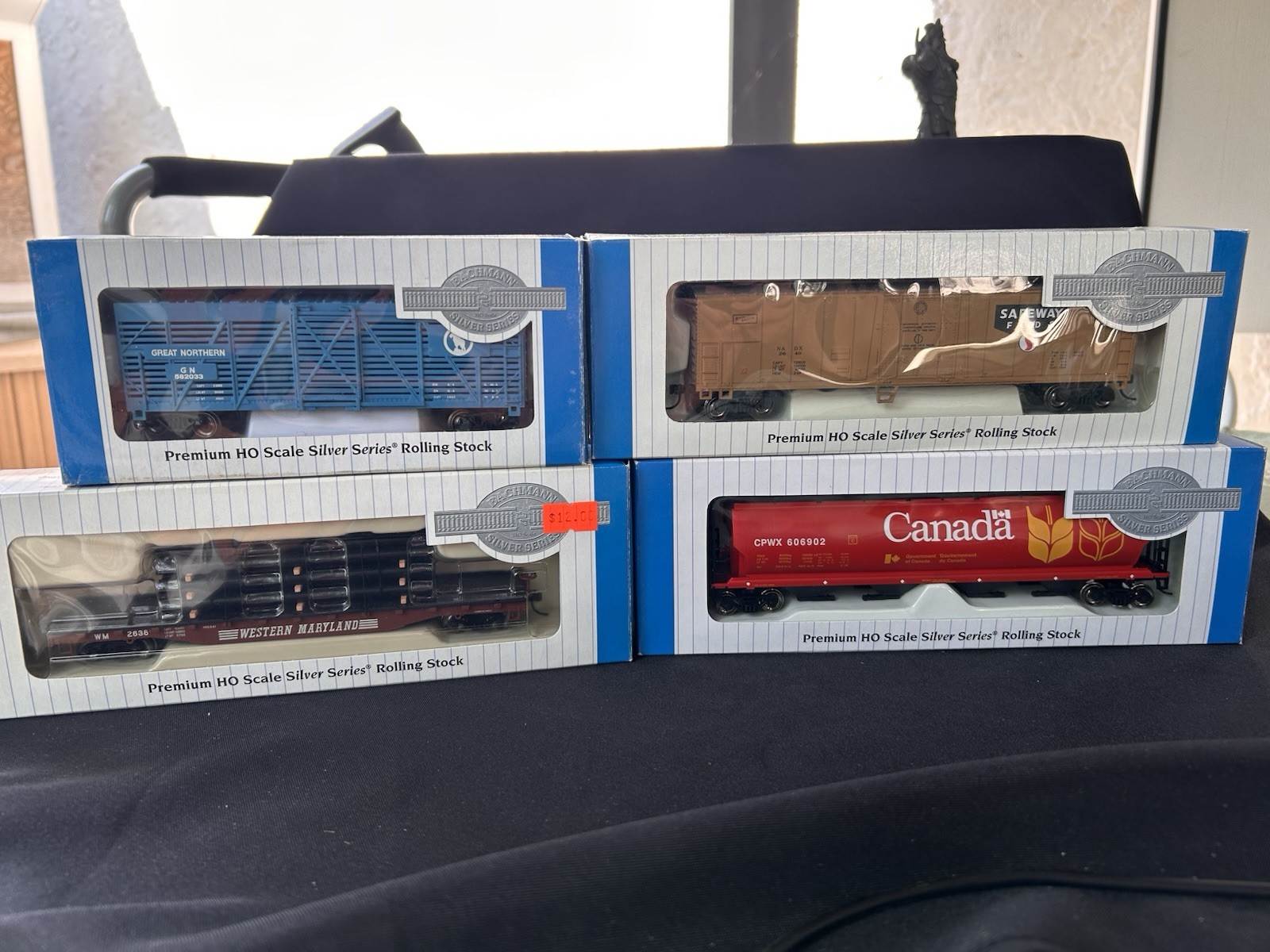 Lot of 4 Bachman HO Silver Series Rolling Stock cars with boxes