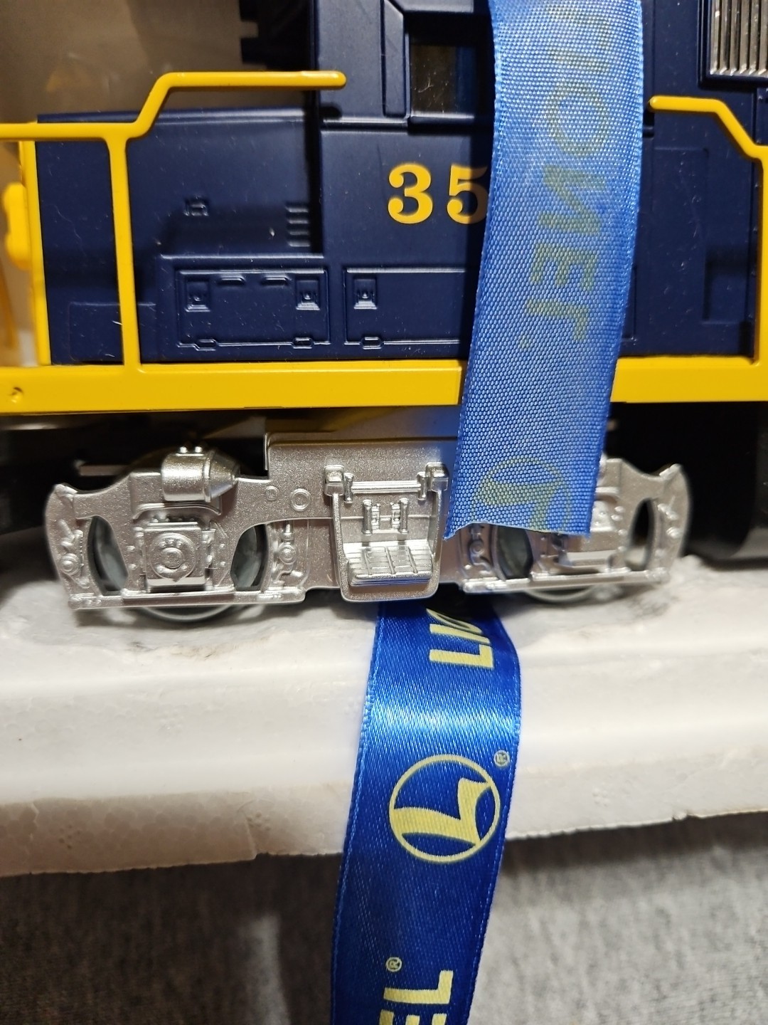 Lionel O 6-28868 Santa Fe 3524 GP38 Blue Yellow Diesel Locomotive Engine