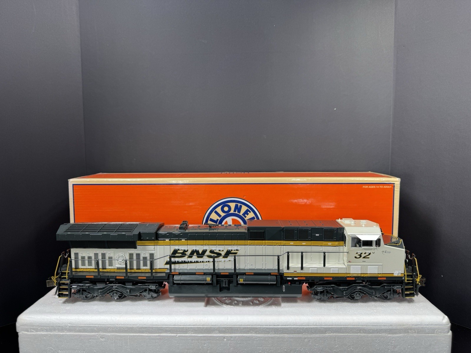 Lionel LEGACY 6-31783 BNSF Ice Cold Express AC6000 diesel engine #32 EX