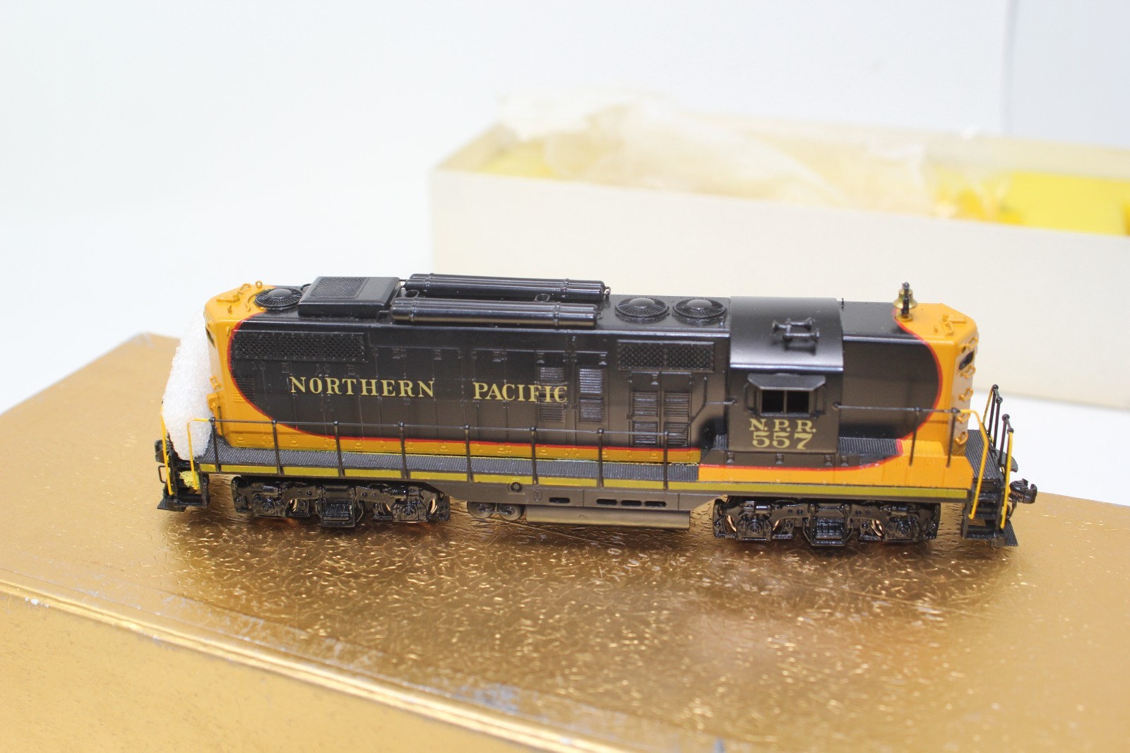 Oriental Limited (Brass) Northern Pacific EMD GP9 Locomotive – Painted #557