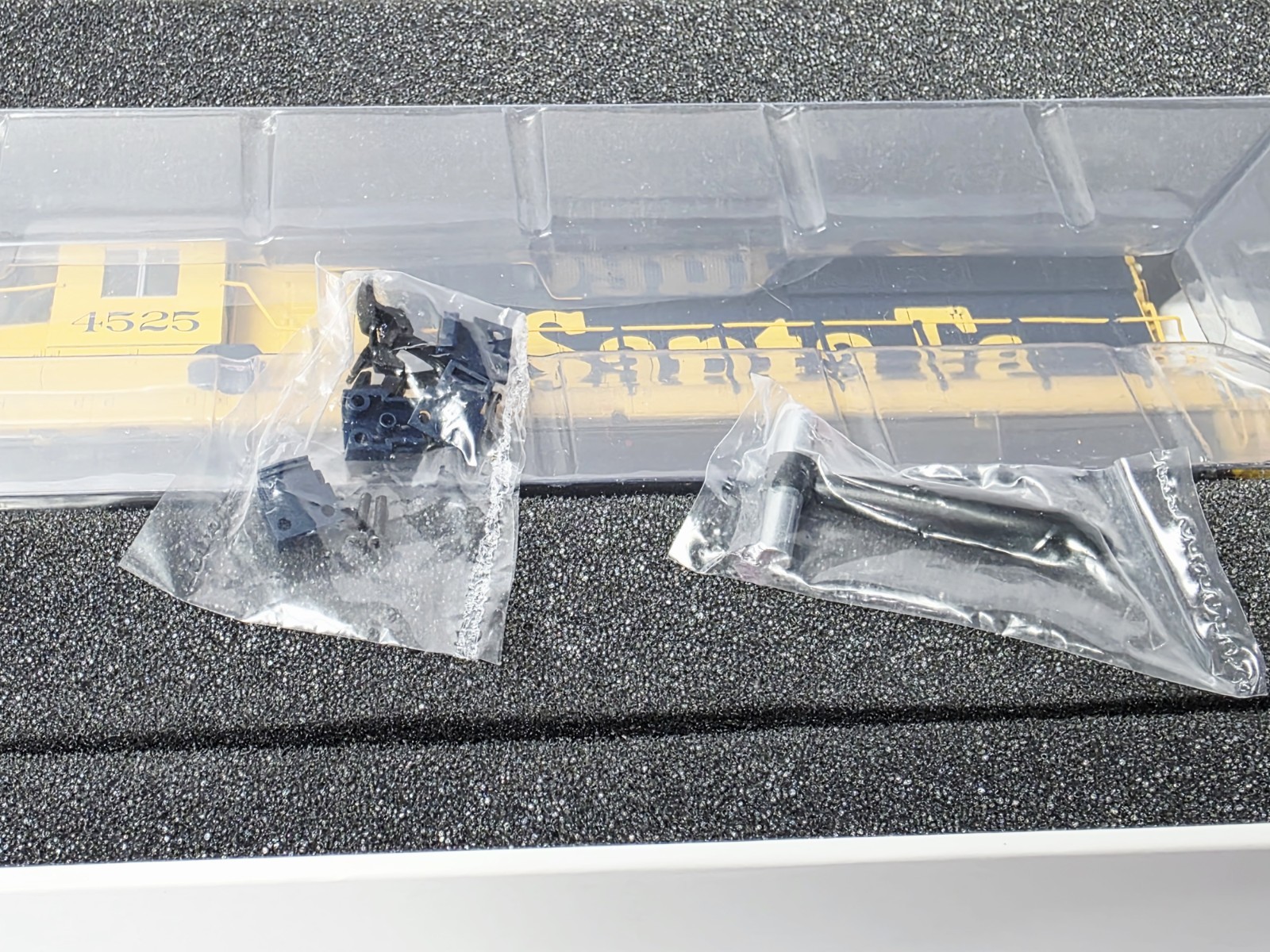 ATLAS GOLD SANTA FE LOCOMOTIVE #4525 W/ SOUND IN BOX VERY NICE LOT 11