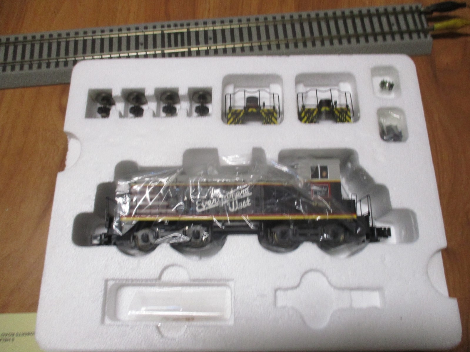 S Helper 00106 CB&Q SW-9 Diesel (5/29/26) Hirail AC