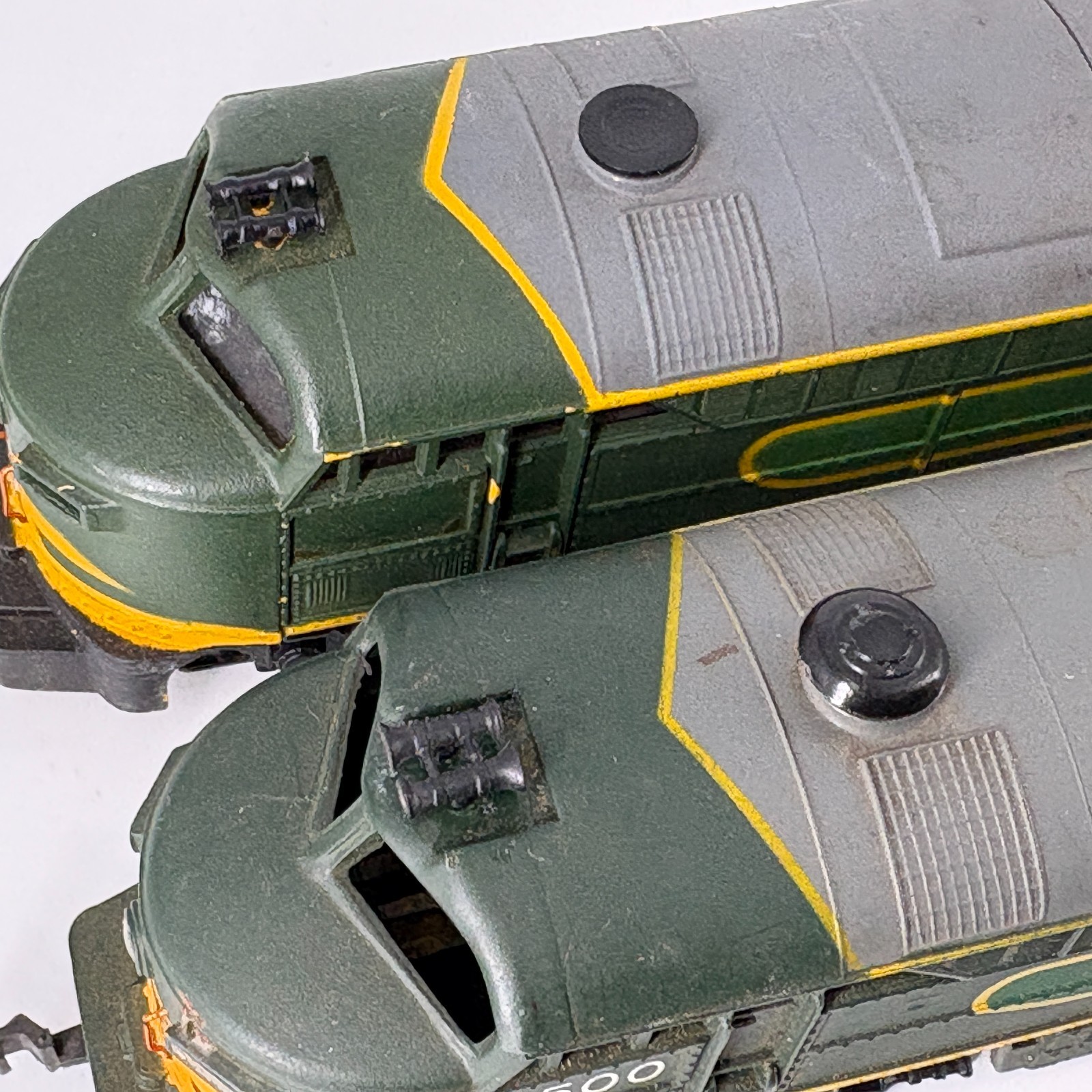 AHM HO Scale Diesel Locomotive Northern Pacific 6500 Powered & Dummy TESTED