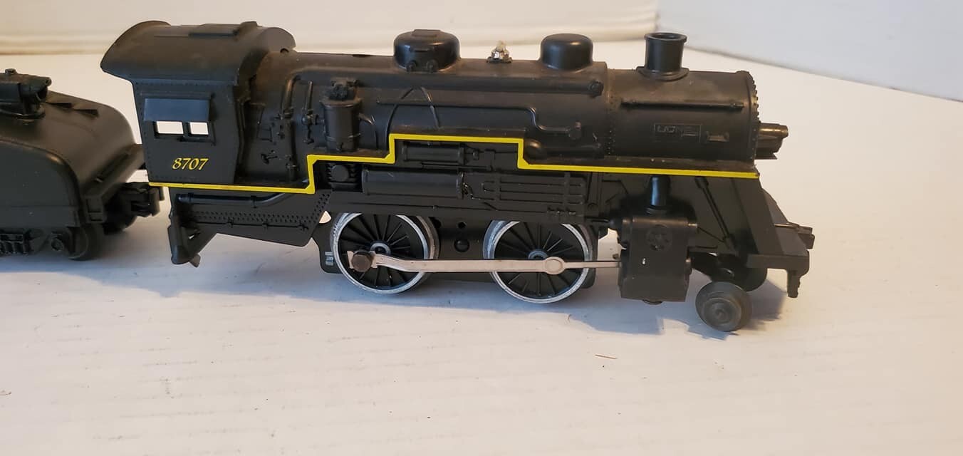Lionel Train Engine #8707 & Tender from 1992 Disney Mickeys World Tour Train Set