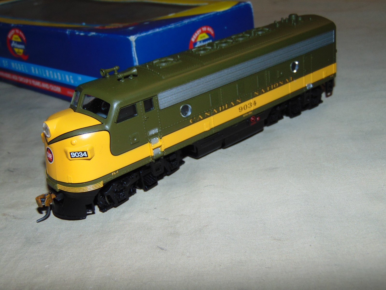 ATHEARN HO 80221 CANADIAN NATIONAL F7A DIESEL + BOX