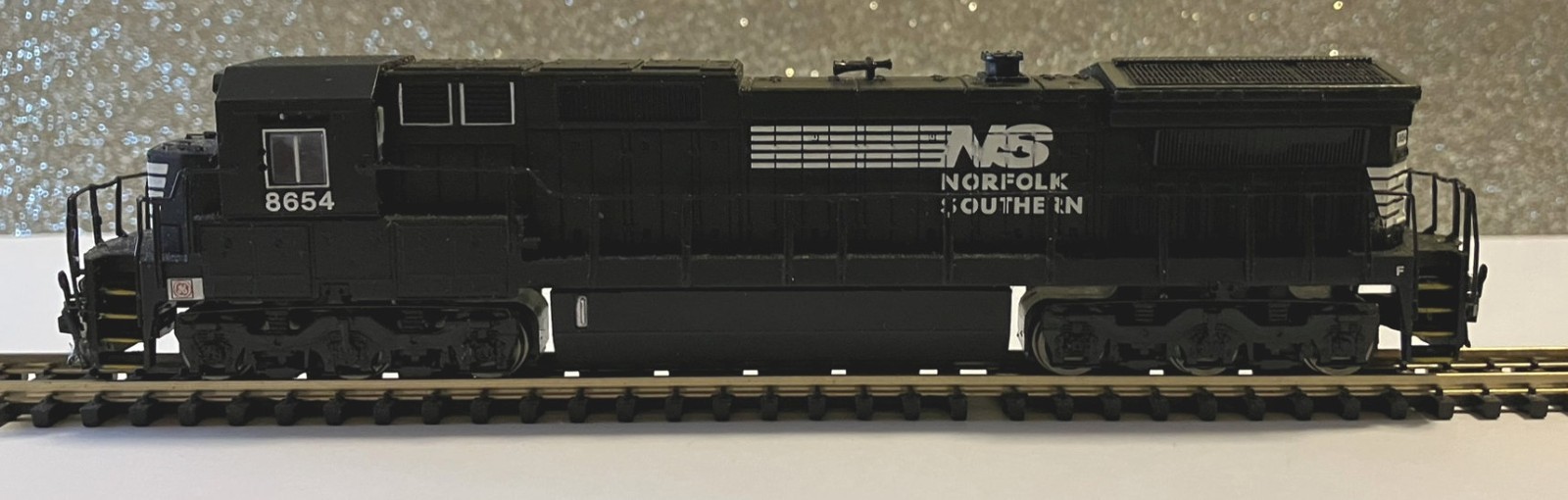 Bachmann Spectrum N-Scale GE Dash 8-40C NS 8654 DC Ready Paper Work Display Case