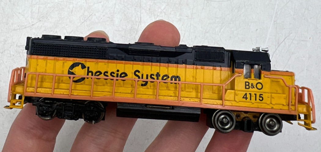 Bachmann N Scale GP-40 B&O Chessie System 4115 Diesel Locomotive – Tested Read