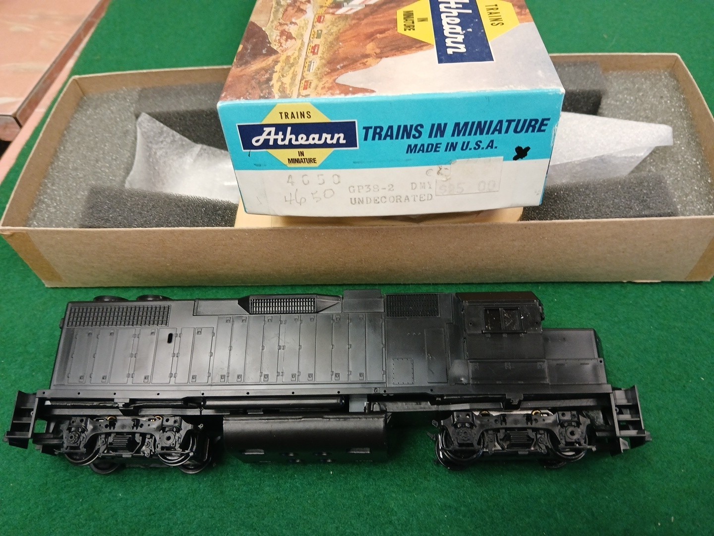 Athearn 4650 HO Scale GP38-2 Diesel Locomotive Undecorated Dummy Train NOS