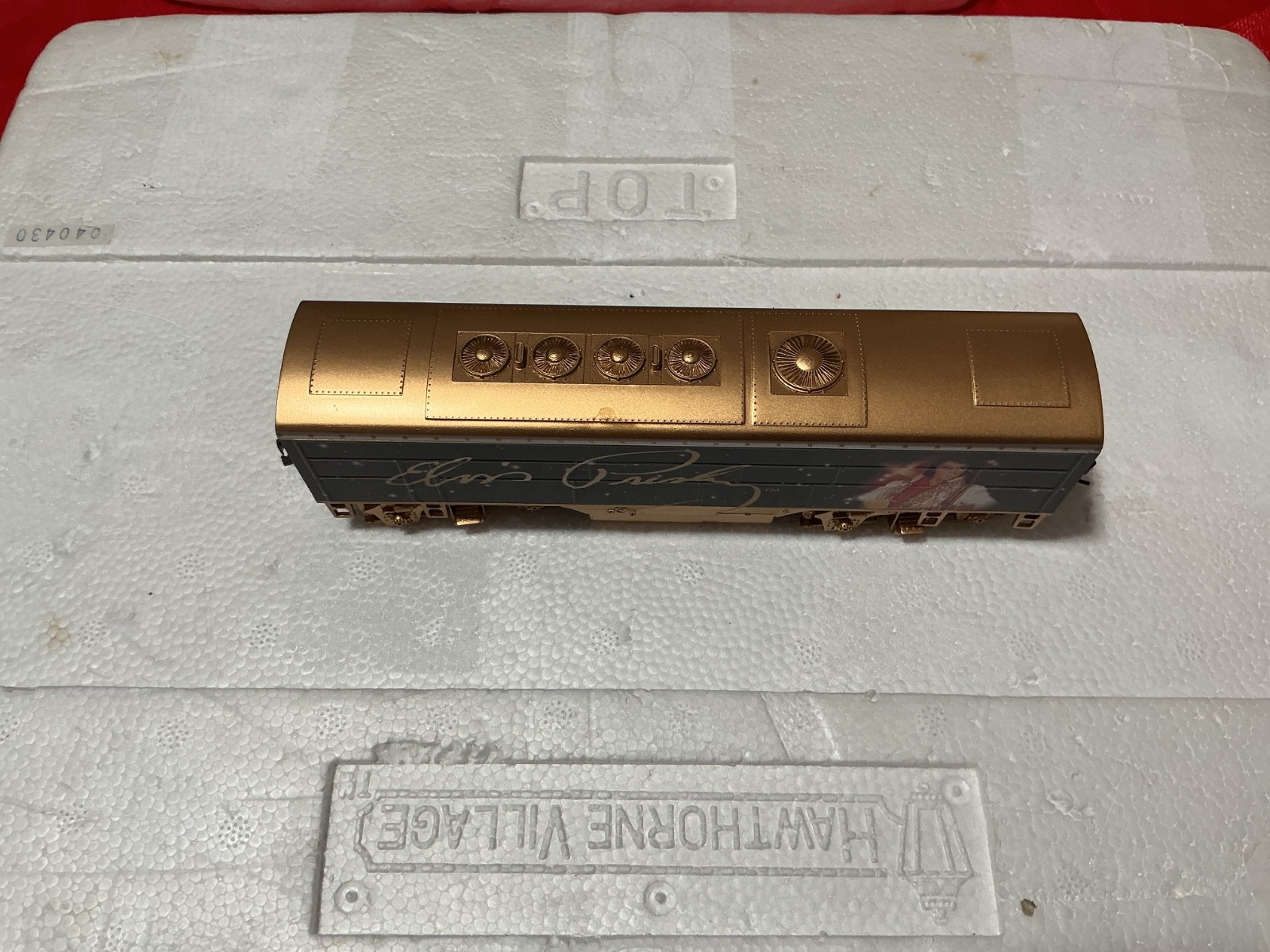 Hawthorne village Elvis Presley Dummy Unit & 15 track in box