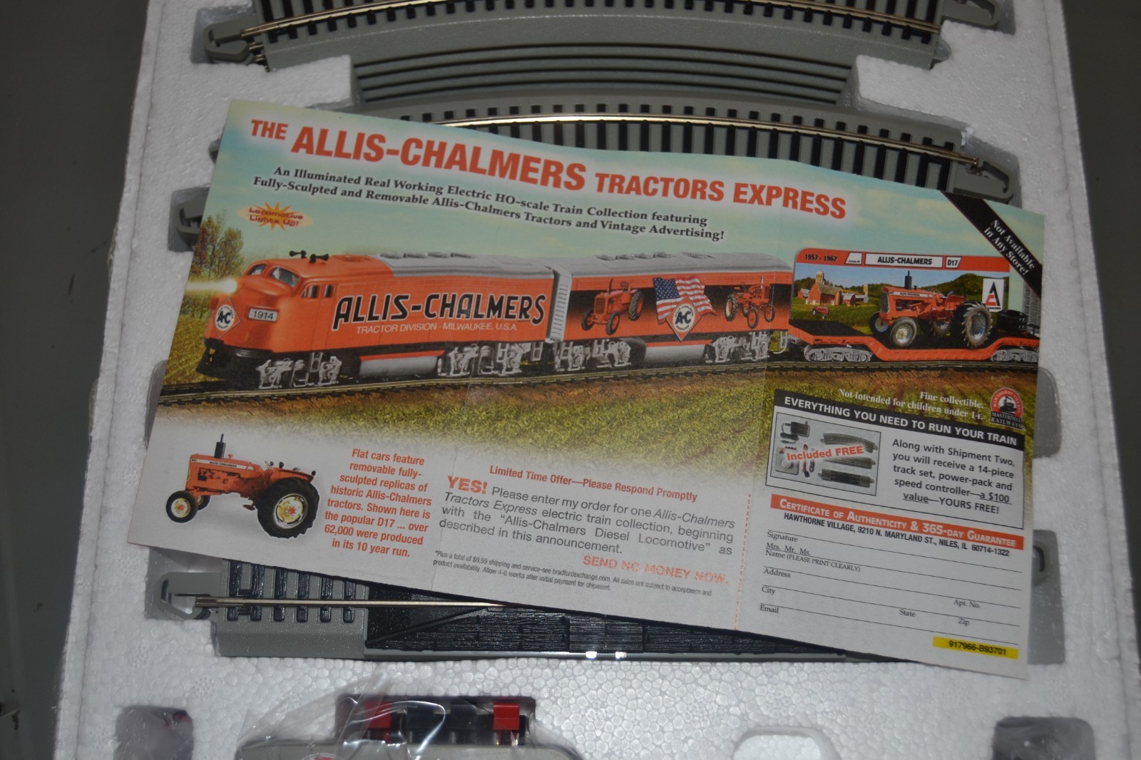 ALLIS CHALMERS HAWTHORNE VILLAGE BRADFORD EXCHANGE HO SCALE TRAIN SET NEVER USED