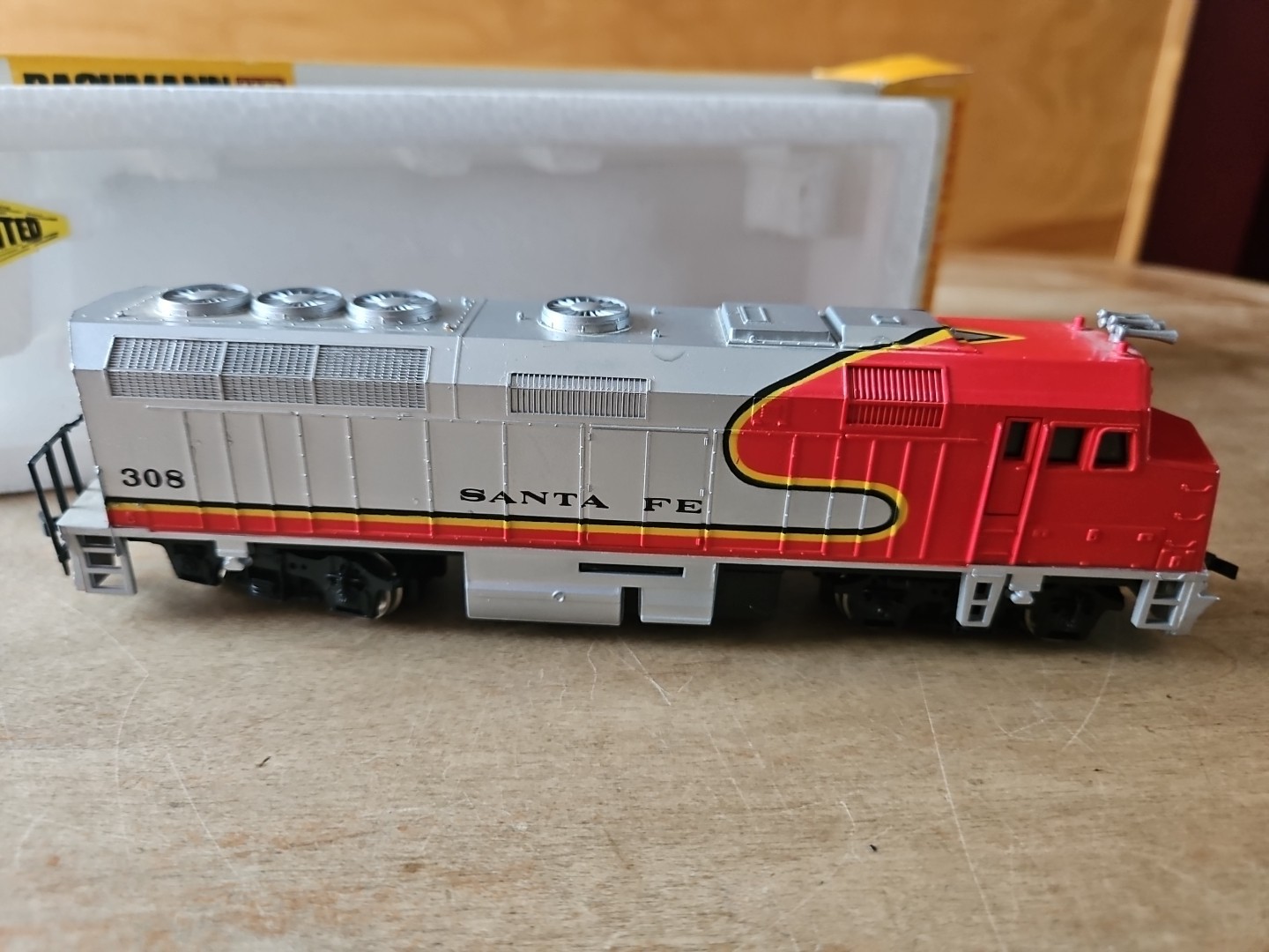 Bachmann HO Scale 0676 EMD F40PH Diesel Locomotive in Box