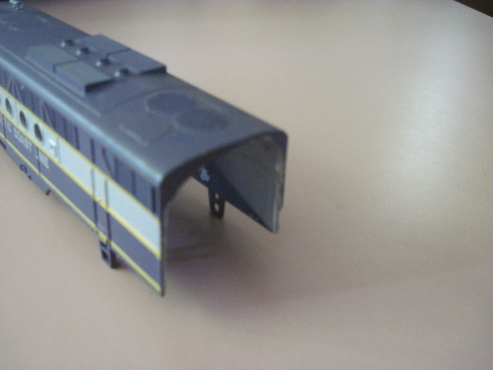 AHM HO Scale EMD Atlantic Coast FT Locomotive Body Shell. Rear Missing AS IS