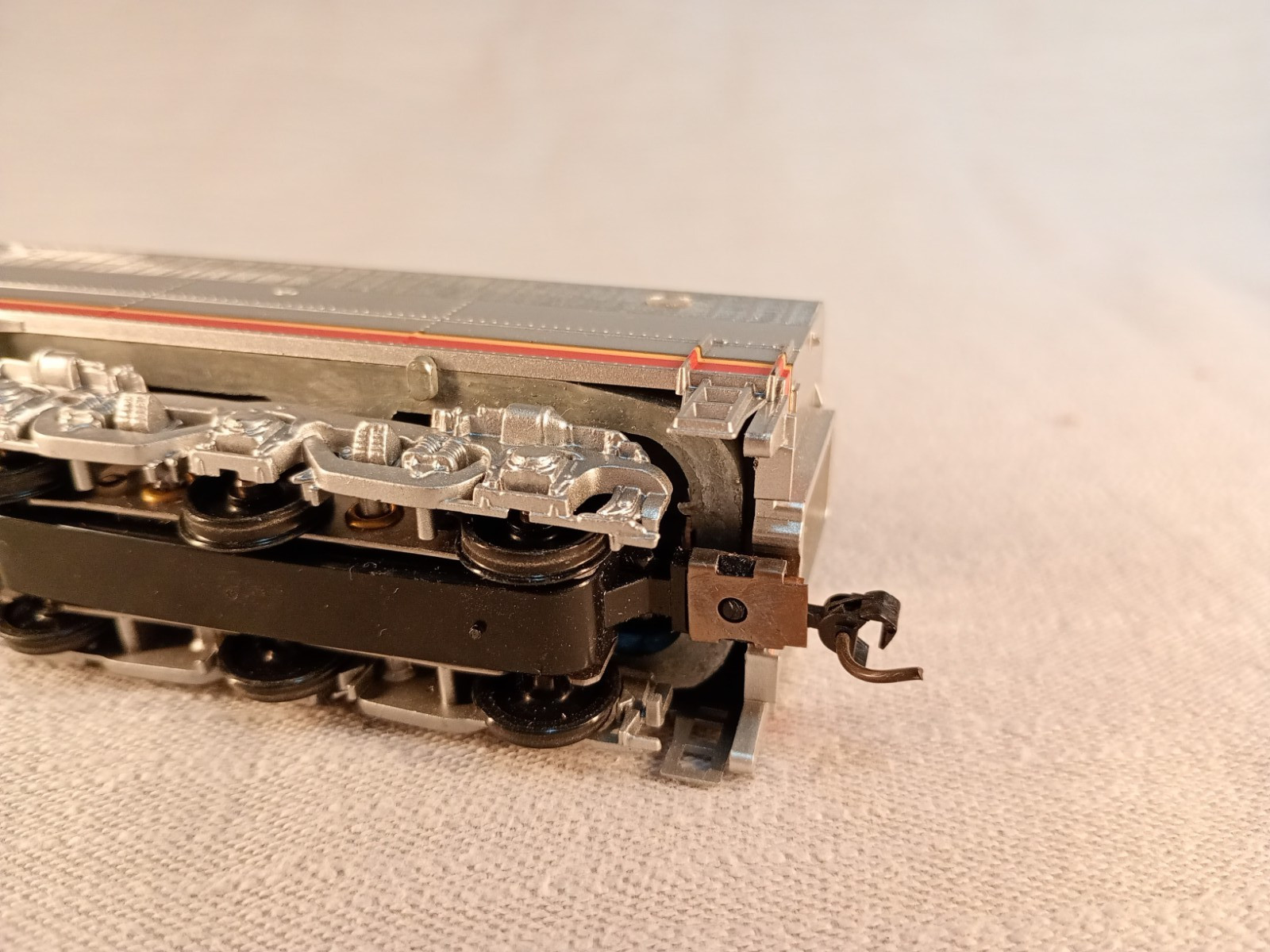 Athearn 42005 HO Scale Santa Fe ATSF F7B B Unit Dummy Non-Powered Locomotive OB