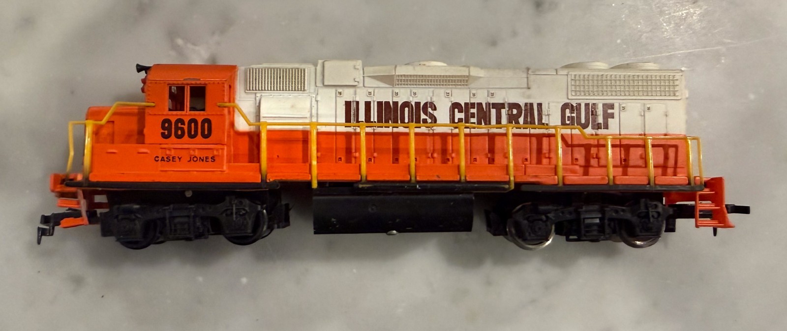 Lot of 5 HO Scale Locomotives: Santa Fe Illinois Central Gulf Bicentennial (#3)