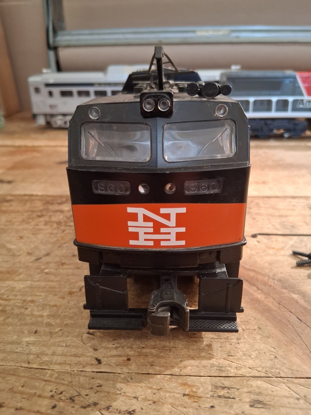 Williams E60-501 O New Haven E60 Electric Locomotive w/Horn. Cab #960 WORKS