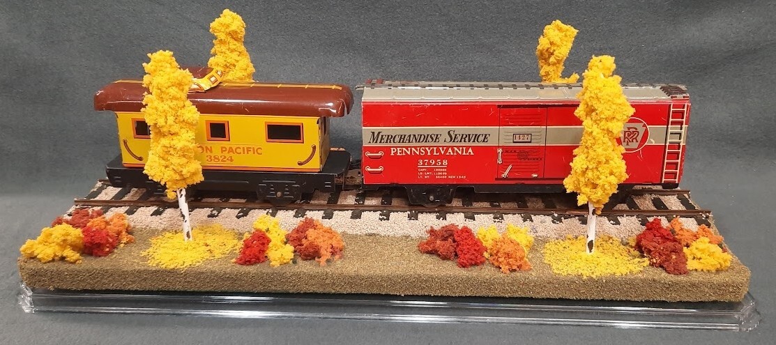 O SCALE – 16″ SINGLE TRACK -“FALL FOLIAGE” DISPLAY CASE FOR ANY O SCALE TRAINS