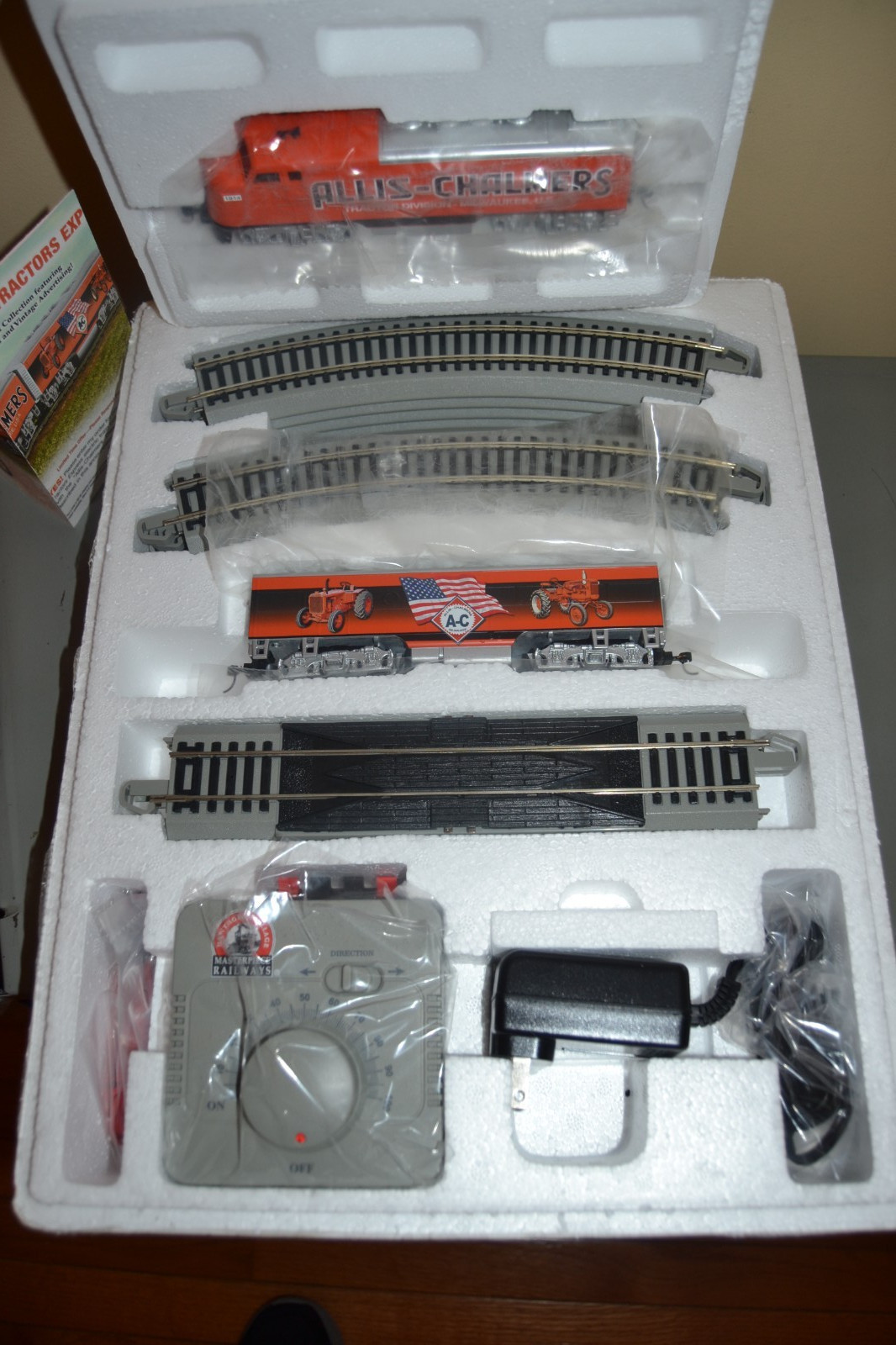 ALLIS CHALMERS HAWTHORNE VILLAGE BRADFORD EXCHANGE HO SCALE TRAIN SET NEVER USED