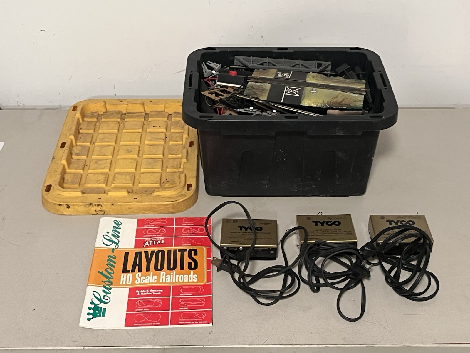 Tyco HO Scale Train Set Locomotive Vintage Track & Transformer Lot