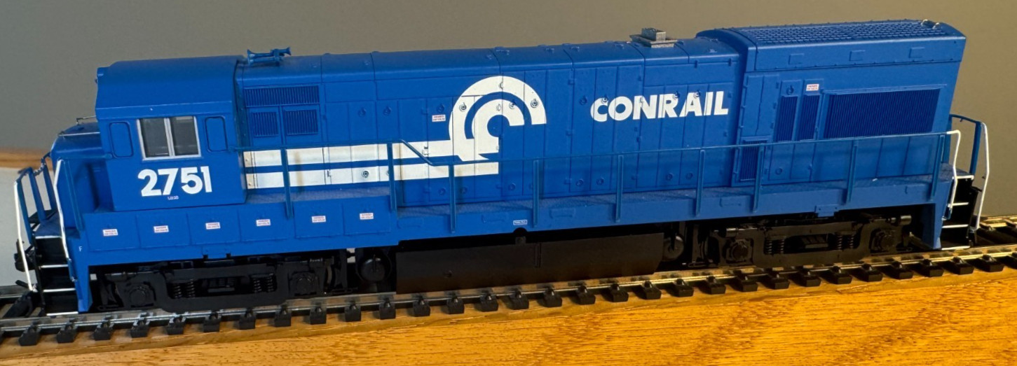 Set of 2 HO Diesel Locomotives with DCC Control – UP EMD SD7 and Conrail GE U23B