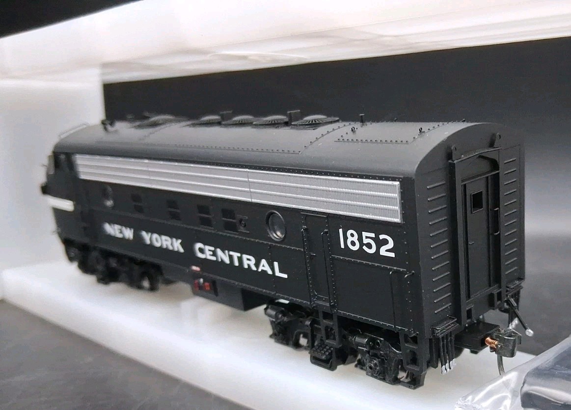 Bowser Executive Line 24071 HO F-7-A/B set New York Central #1852 & 3461 DCC/SND