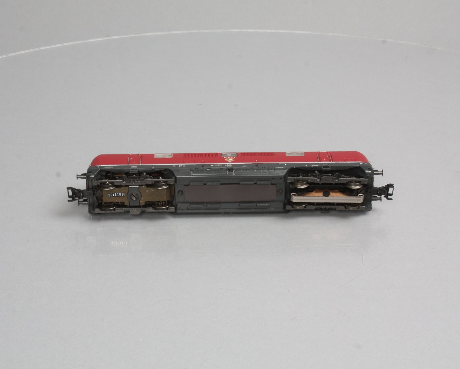 Marklin 3582 HO Scale Deutsche Bundesbahn (DB) Diesel Locomotive #221 107-6 LN