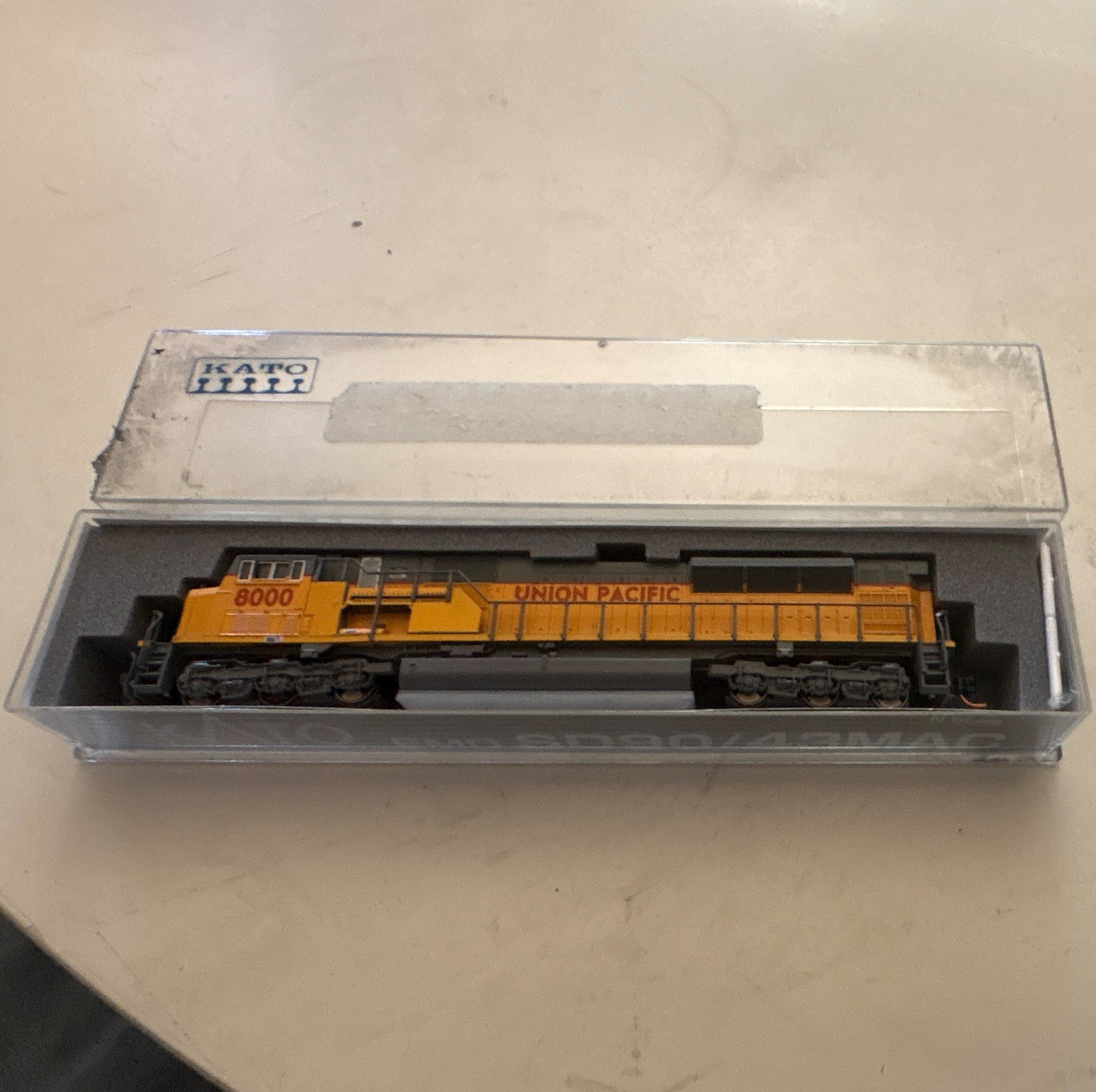 KATO EMD SD90/43MAC Diesel Locomotive Union Pacific 8000 N Scale DC 176-7607