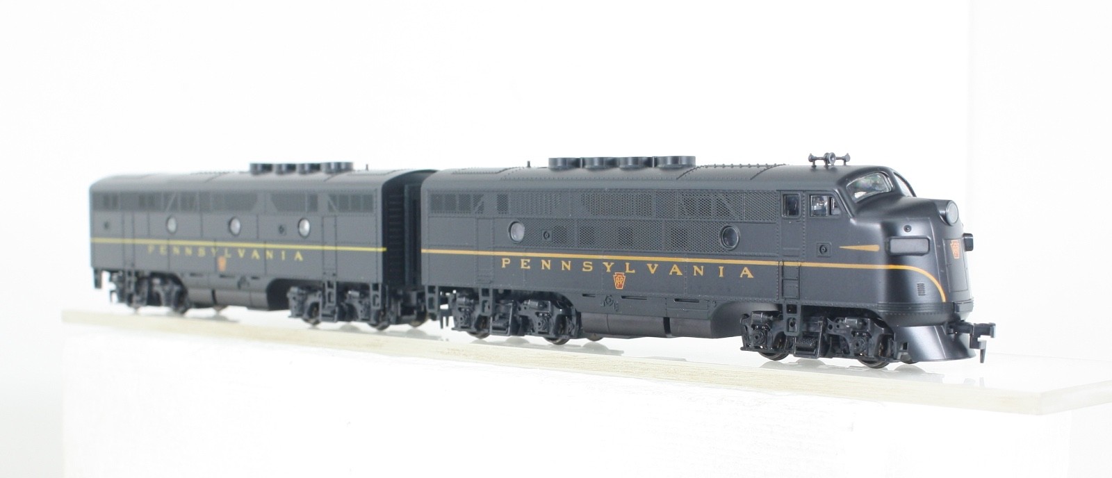 HO Stewart / Kato Pennsylvania Railroad EMD F3 A-B Diesel Set Powered & Dummy