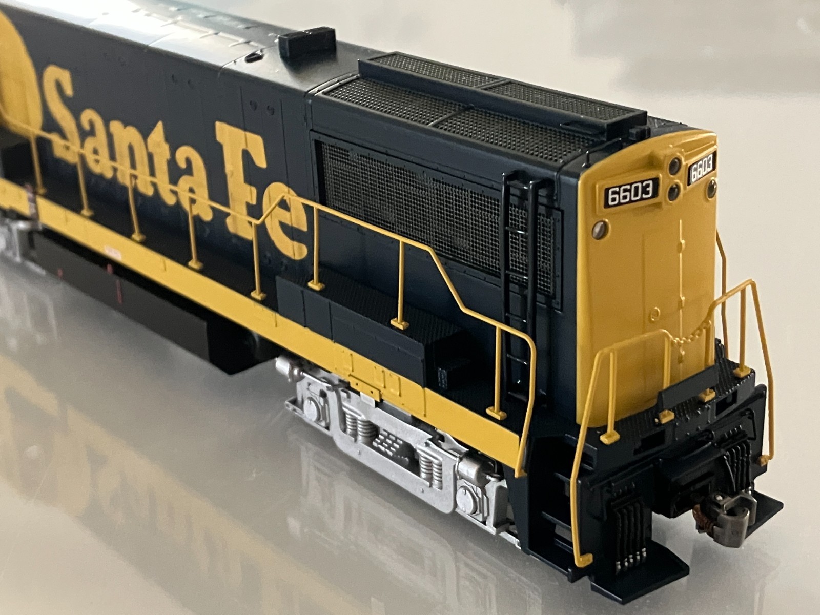 NEW Bowser #25176 Santa Fe U25B #6603 w/DCC and Lok Sound