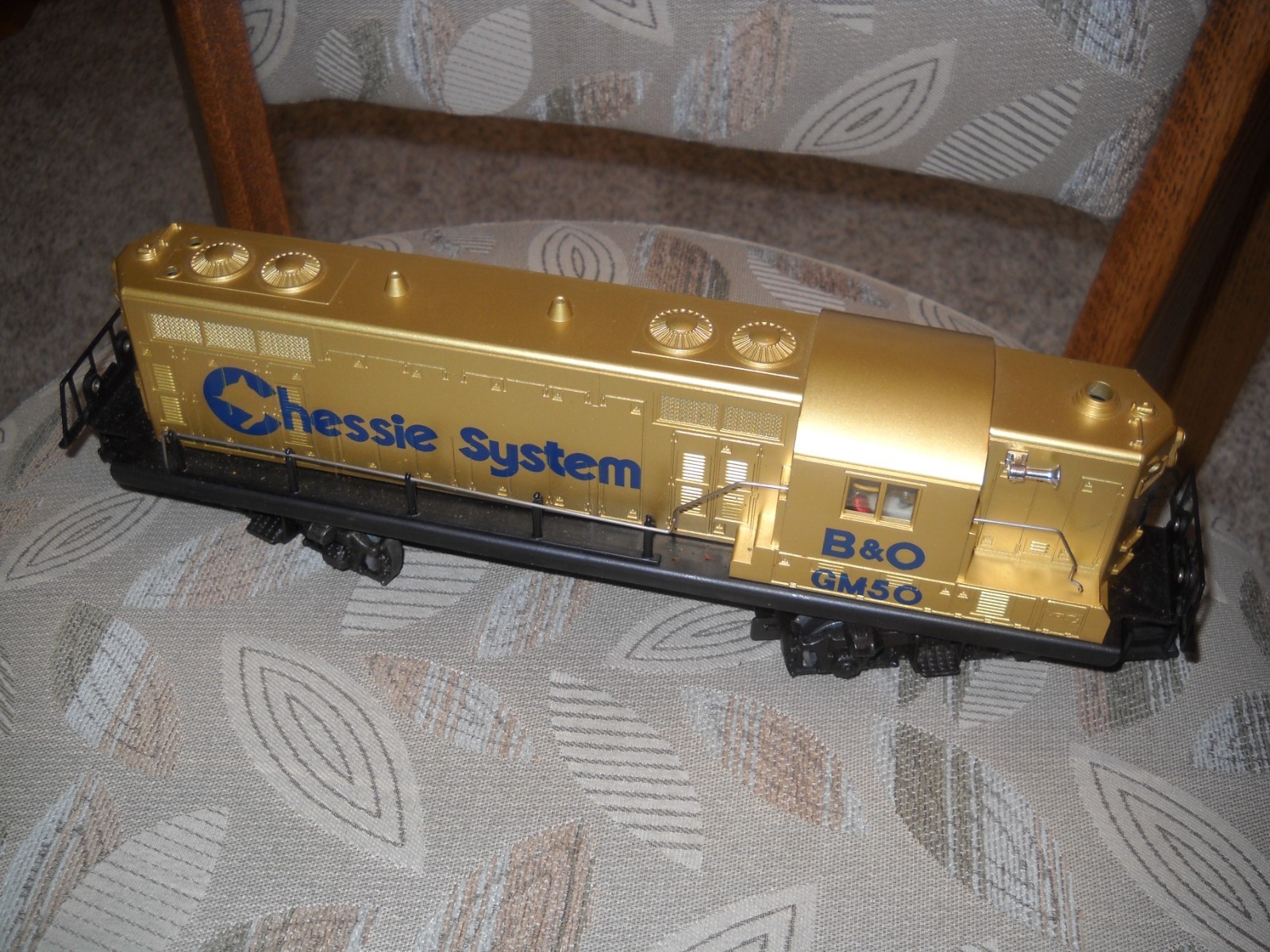 👍-LIONEL-CHESSIE SYSTEM B&O GM-50 DIESEL LOCOMOTIVE “GOLD” NO BOX-IN STYROFOAM