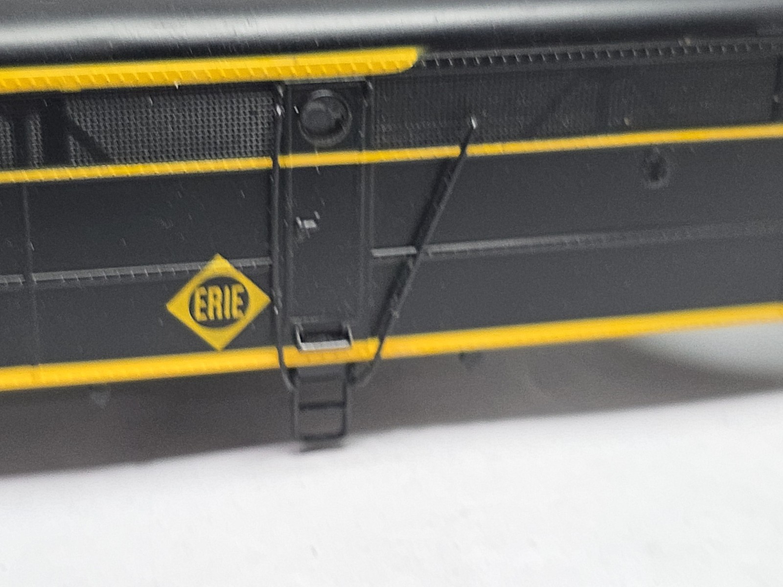 Proto 2000 HO Scale 8347 Erie 737-A FA2 Diesel Locomotive Runs Read Description