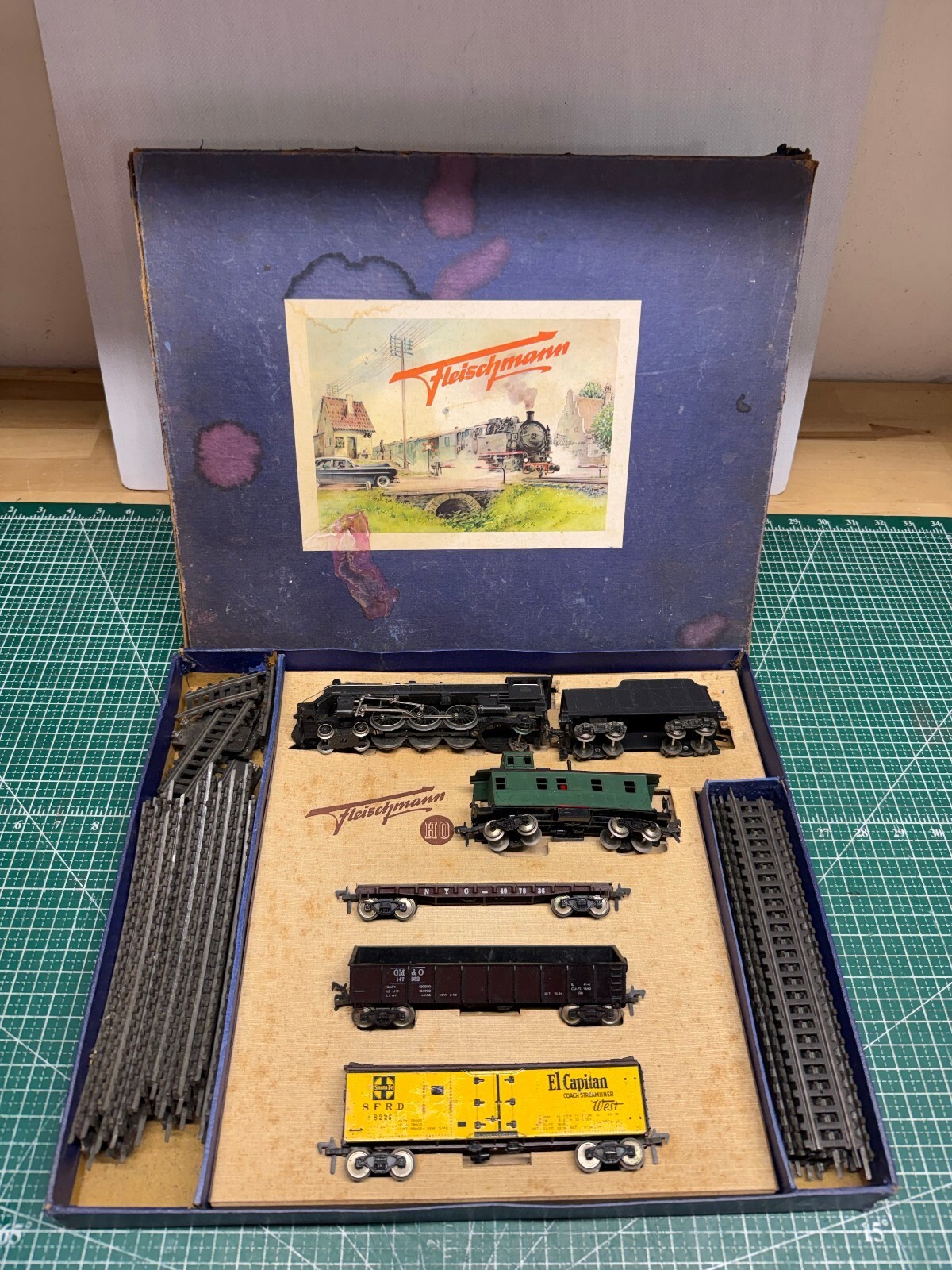 Vintage Fleischmann HO Scale Model Train Set W/ Locomotive & Freight Cars