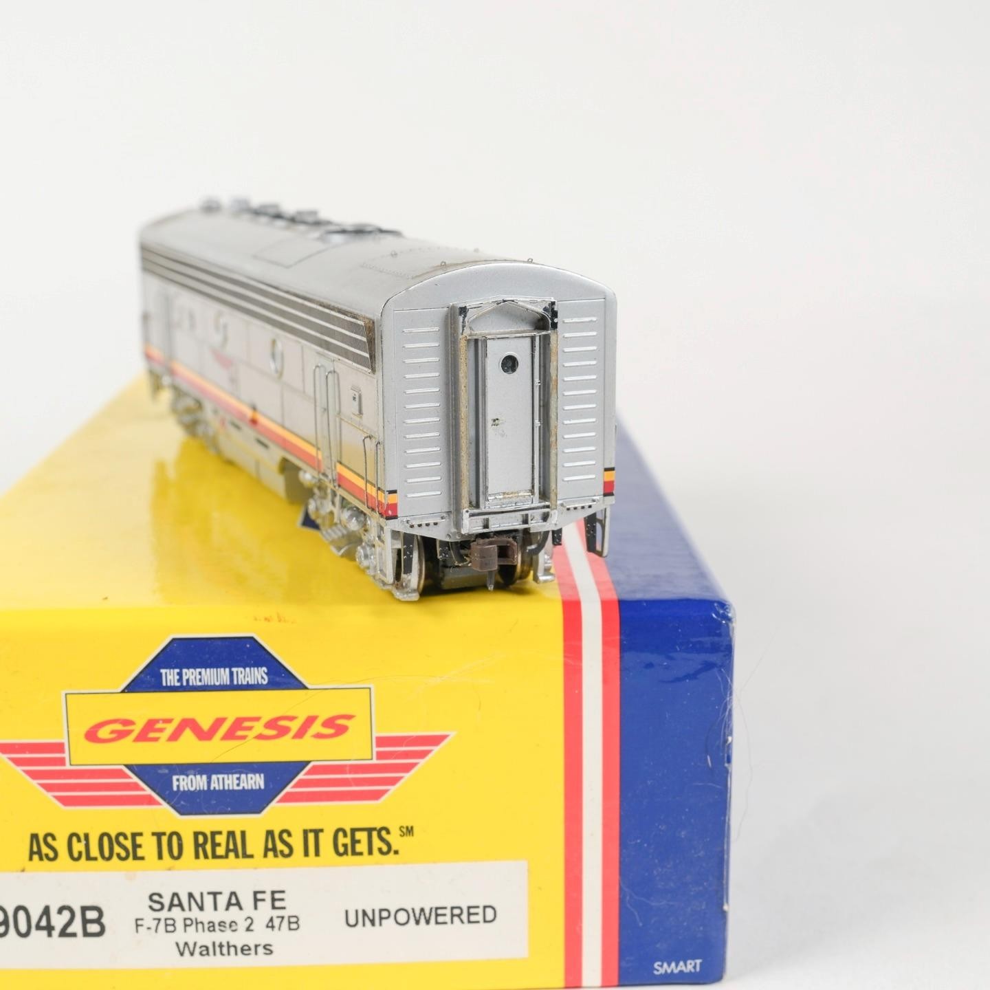 Athearn Genesis HO Scale Santa Fe F-7B Diesel Locomotive DC Powered Unit