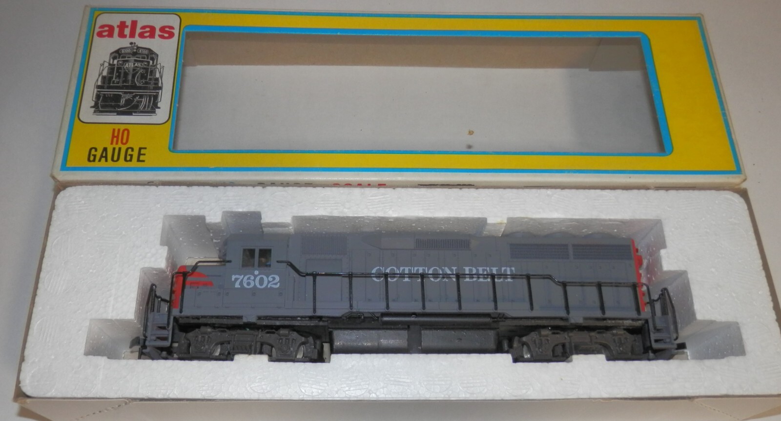Atlas HO Scale POWERED Cotton Belt 7602 GP 40 Diesel Loco #7037