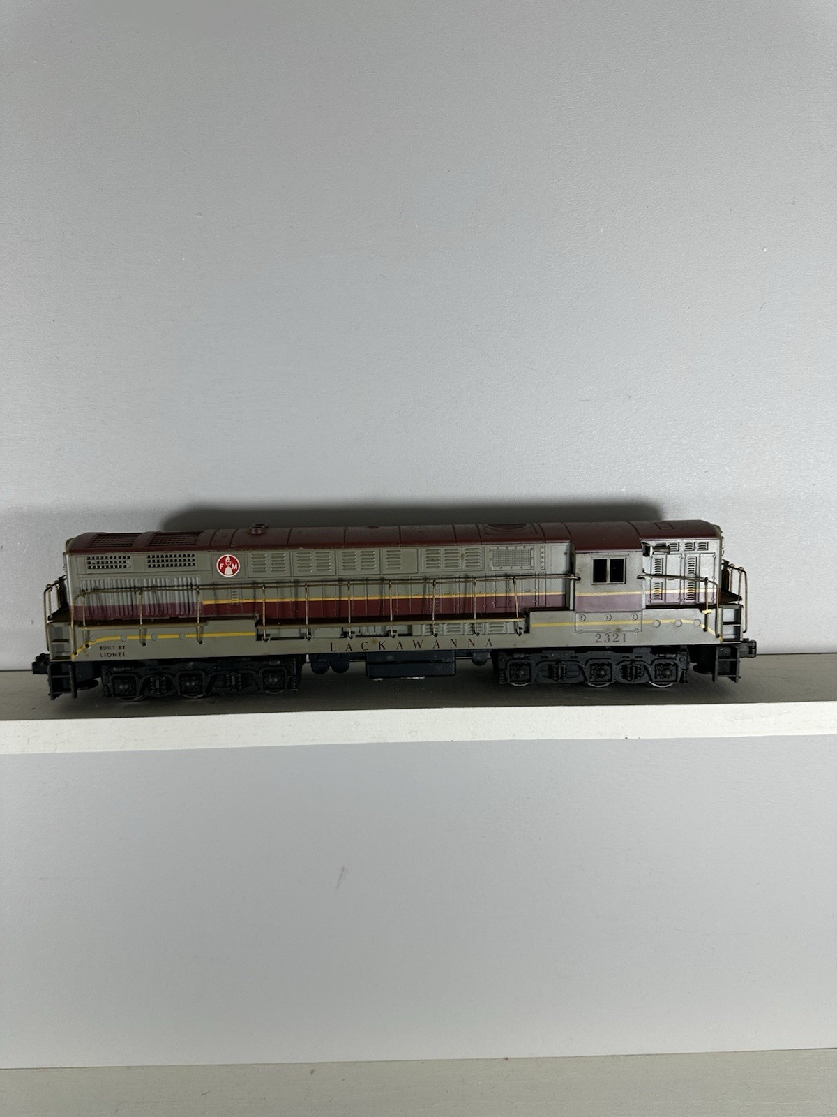 Lionel 2321 Lackawanna FM TrainMaster Diesel Locomotive O Gauge Powered Engine