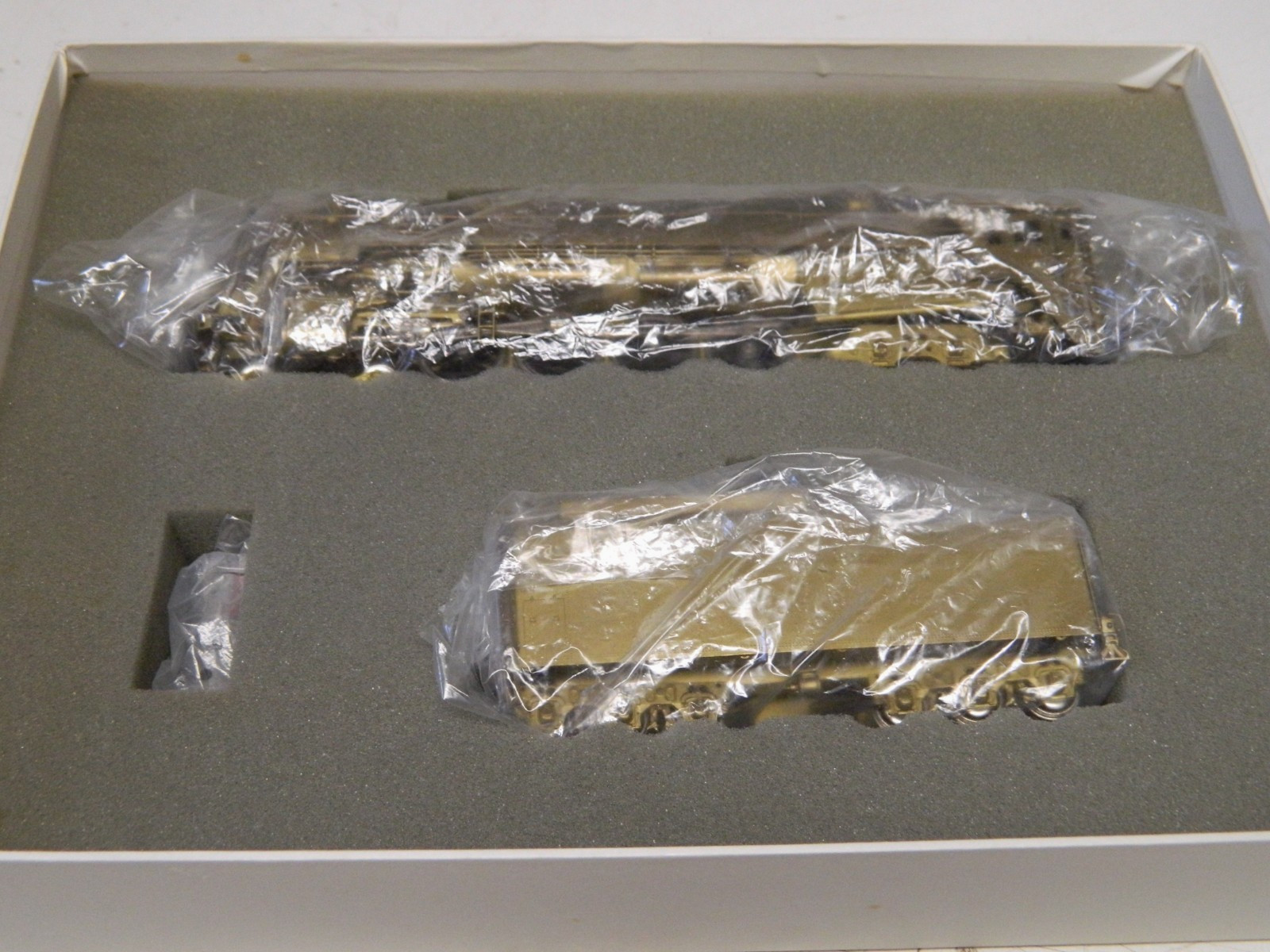 HO,Hallmark Models,brass Wabash 0-1,4-8-4 steam loco, mint in orig box.Excellent