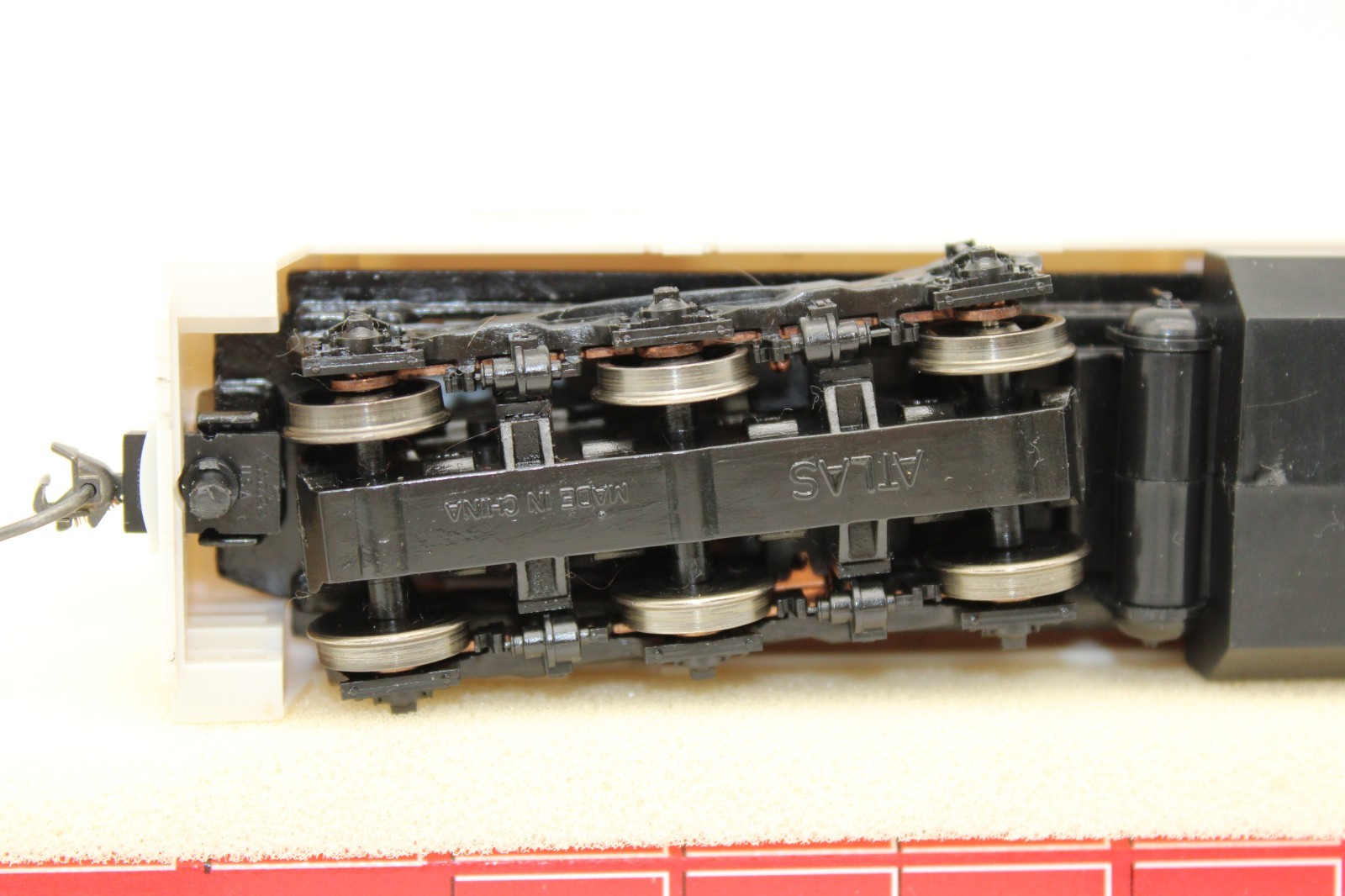 Atlas HO Scale Undecorated GE U33C U36C Diesel Locomotive 8500 DCC Ready