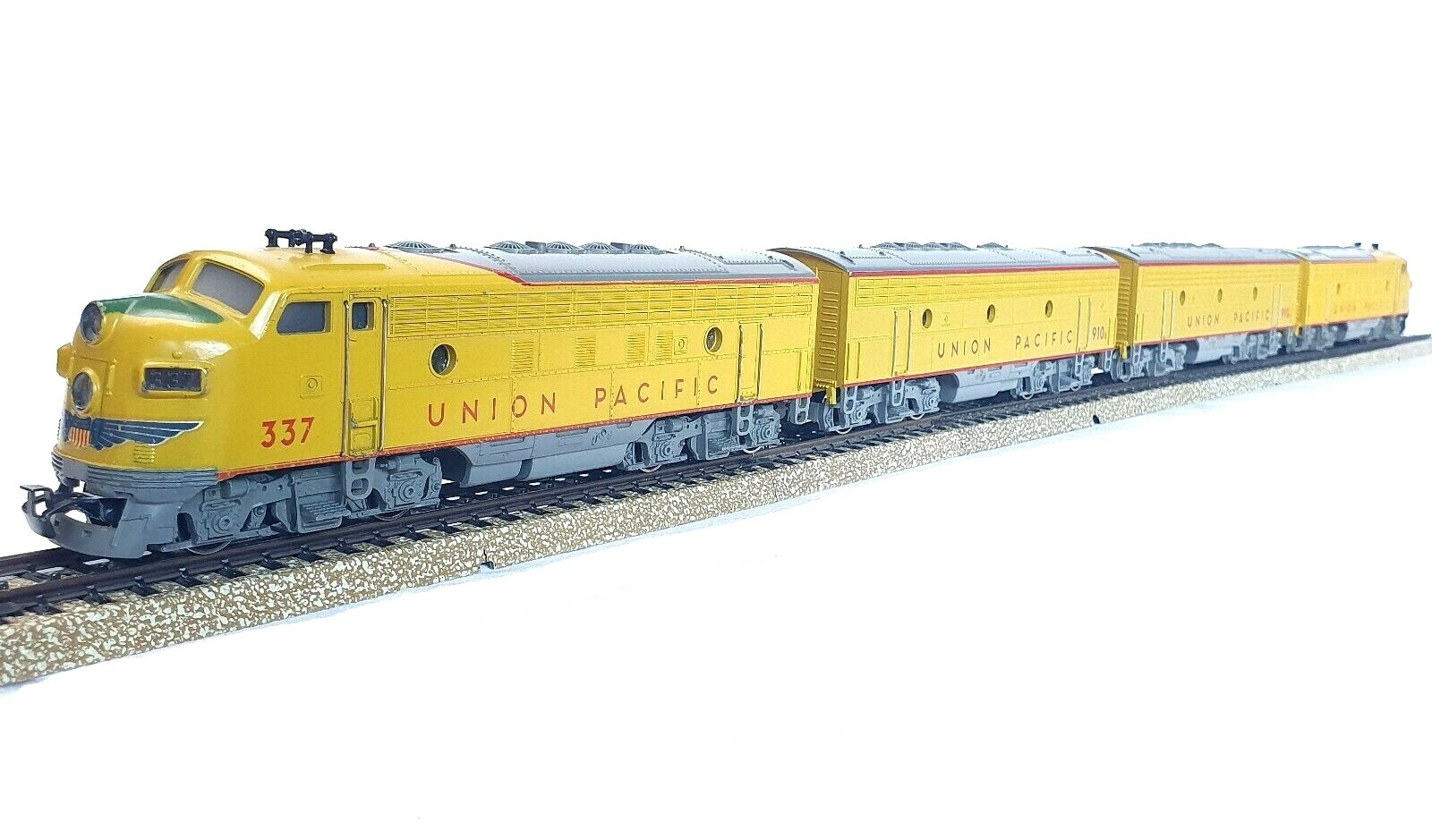 Marklin AC HO USA UNION PACIFIC EMD F7 DIESEL 4-UNIT LOCOMOTIVE 3061 + 4061 MIB!