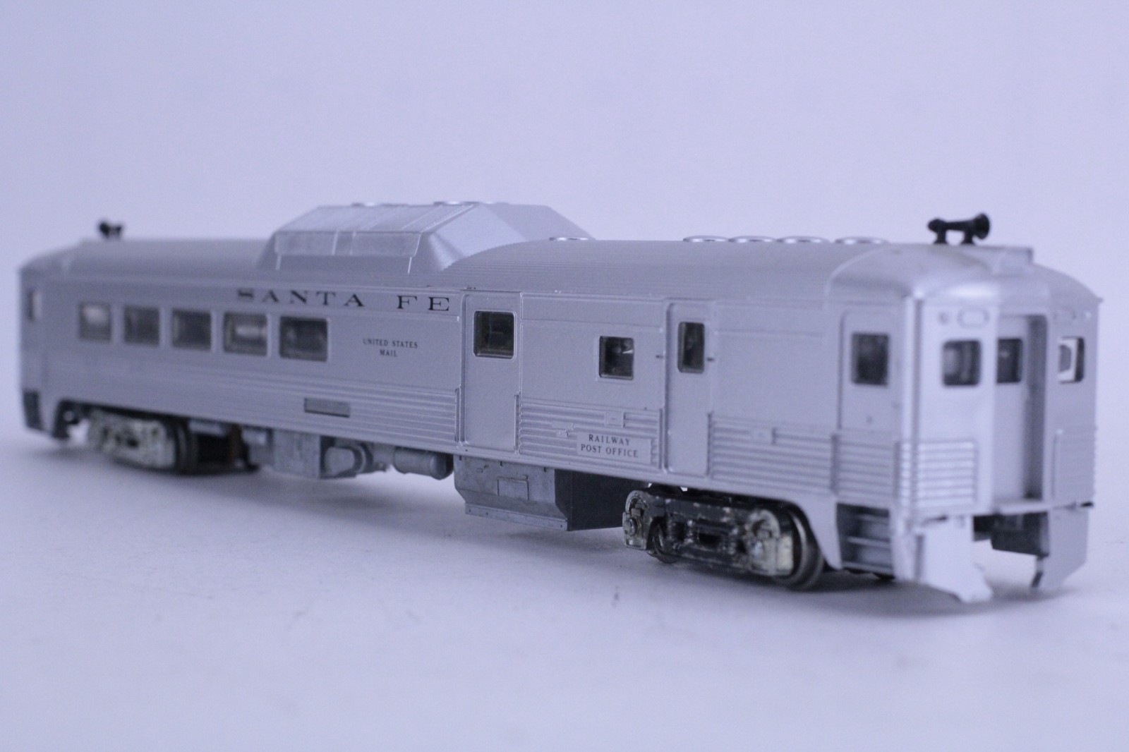 Athearn HO Scale Santa Fe US Mail Car RDC-3 Baggage RPO DC Powered Locomotive