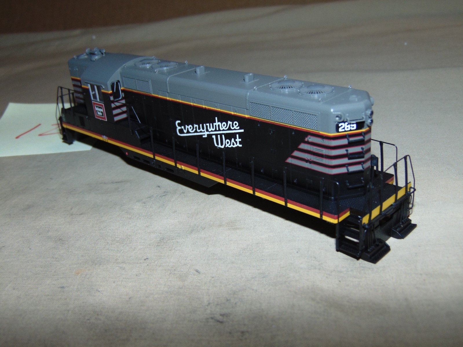 WALTHERS PROTO HO 920-31132 BURLINGTON GP9 CAB 289 SHELL ONLY #12